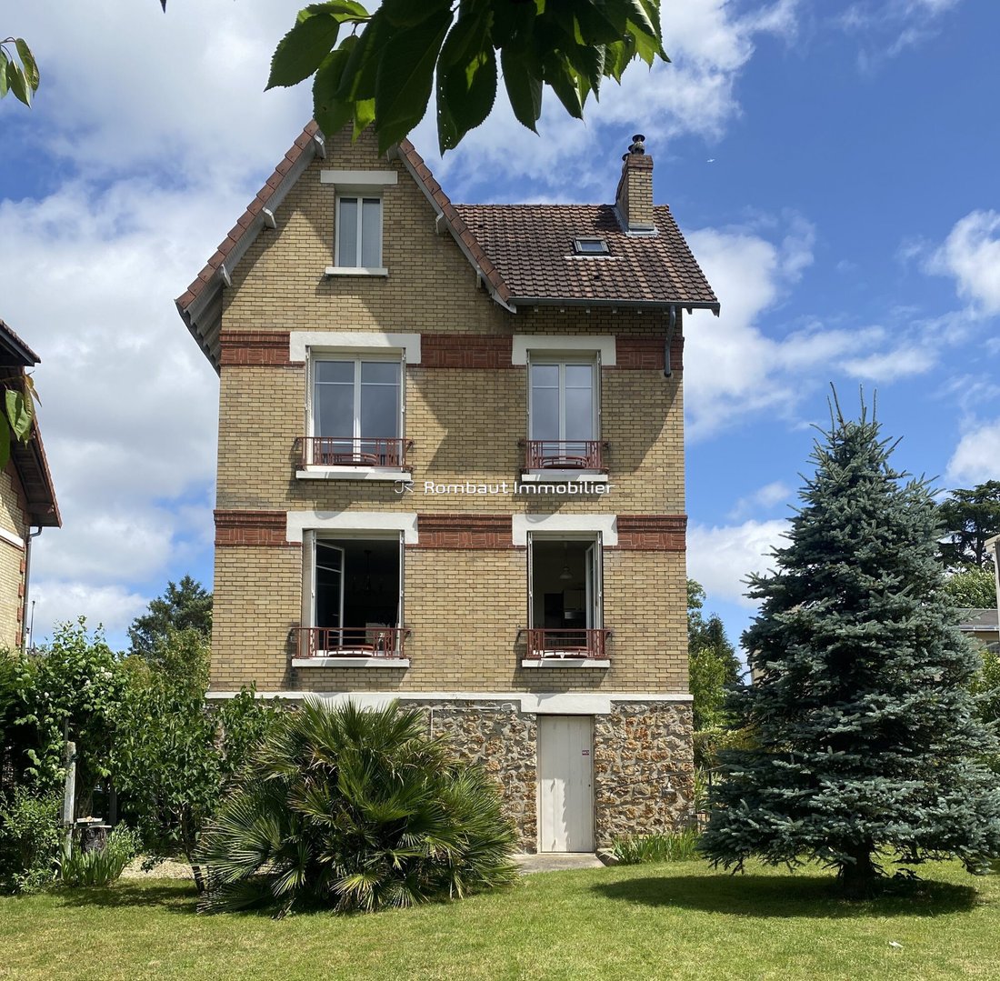 House in Bourg-La Feuillaume Nord, La Celle-Saint-Cloud, France 1 - 18218563