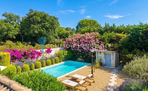 Château à Saint-Rémy-de-Provence, Provence-Alpes-Côte d'Azur, France 1