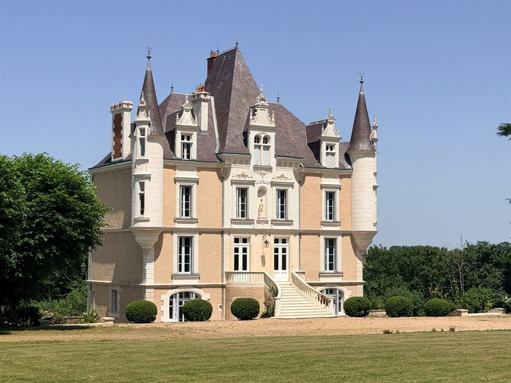 Castle in Poitiers, Nouvelle-Aquitaine, France 1 - 12148081