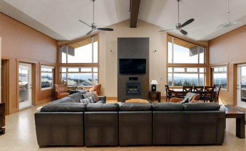 Apartment in Beaverdell, British Columbia, Canada 1