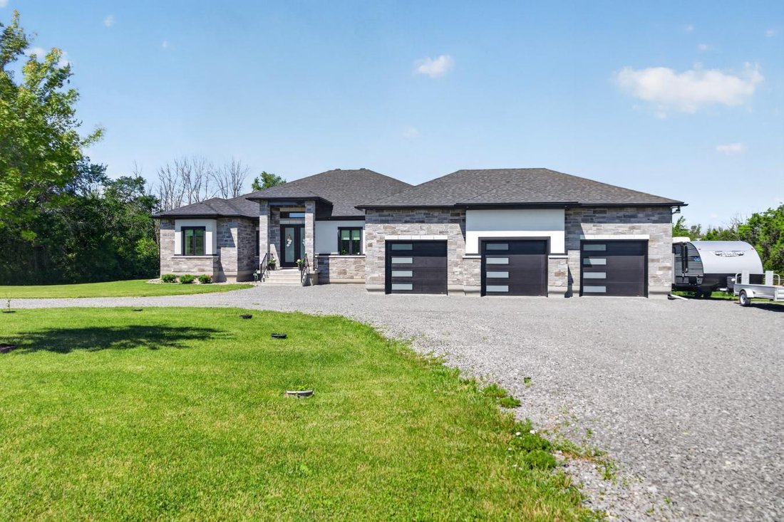 House in Kingston, Ontario, Canada 2 - 18258251