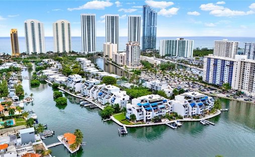 Condo in Sunny Isles Beach, Florida, United States 1