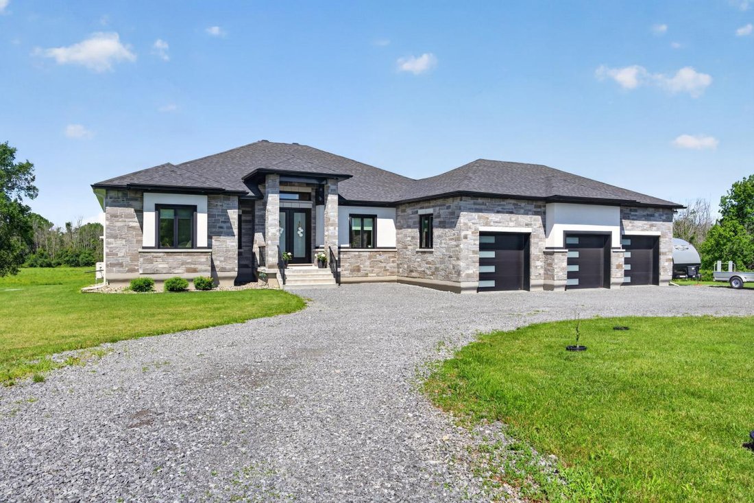 House in Kingston, Ontario, Canada 1 - 18258251
