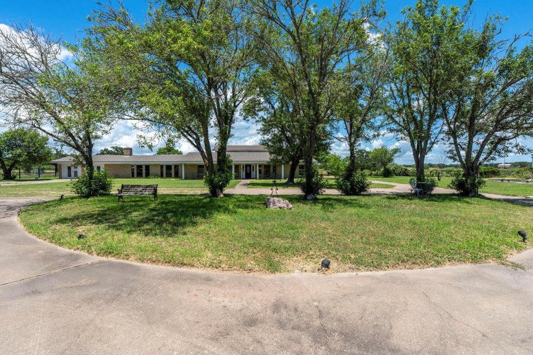 House in Giddings, Texas, United States 2 - 18258192