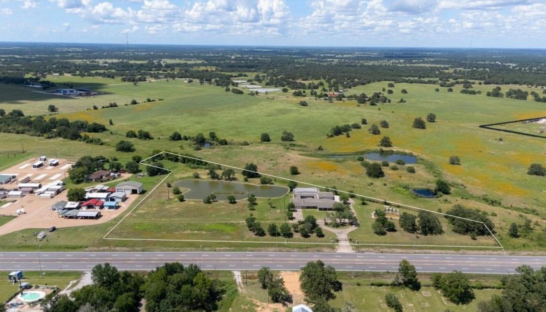 House in Giddings, Texas, United States 3 - 18258192
