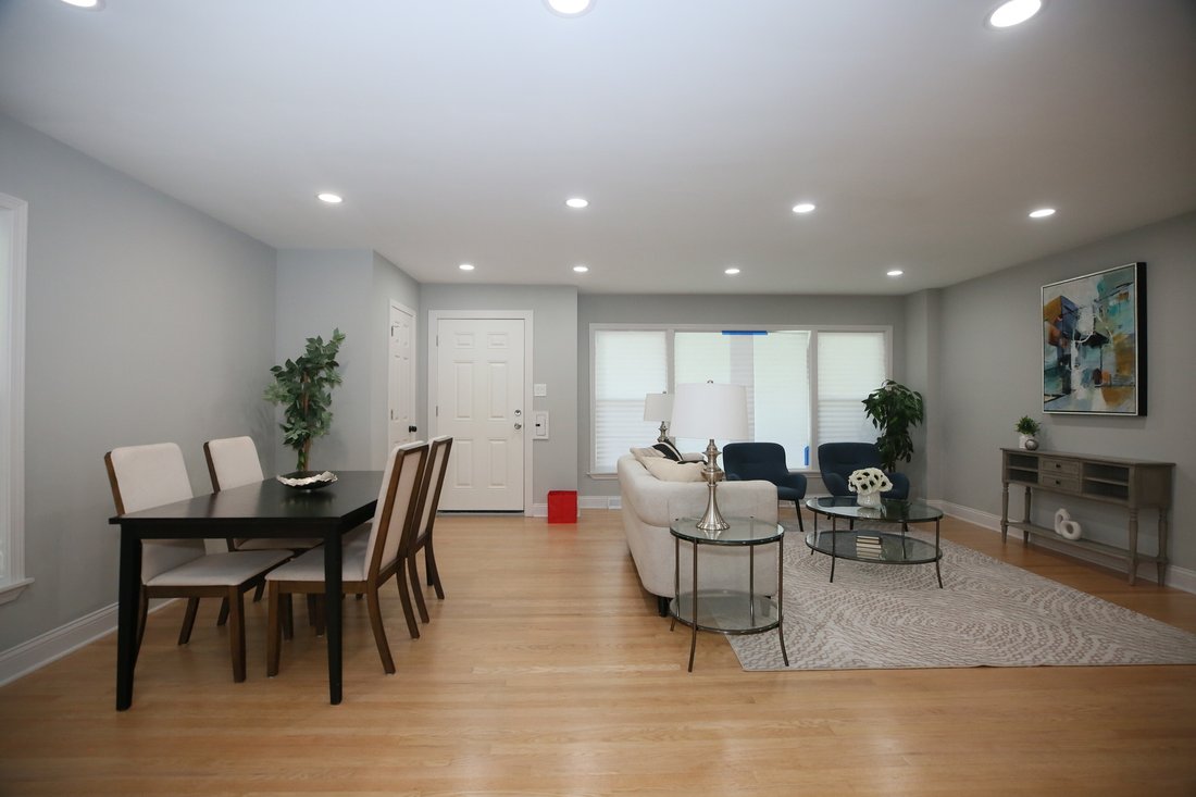 House in Skokie, Illinois, United States 2 - 18257764