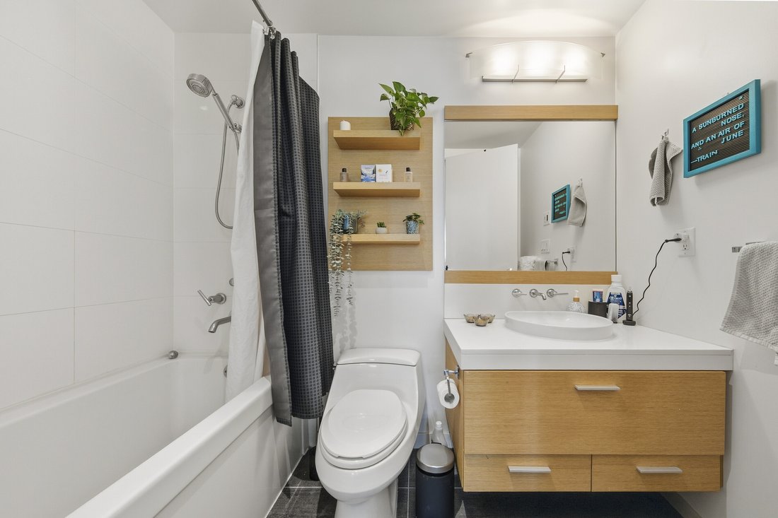 Condo in Vancouver, British Columbia, Canada 2 - 18258361