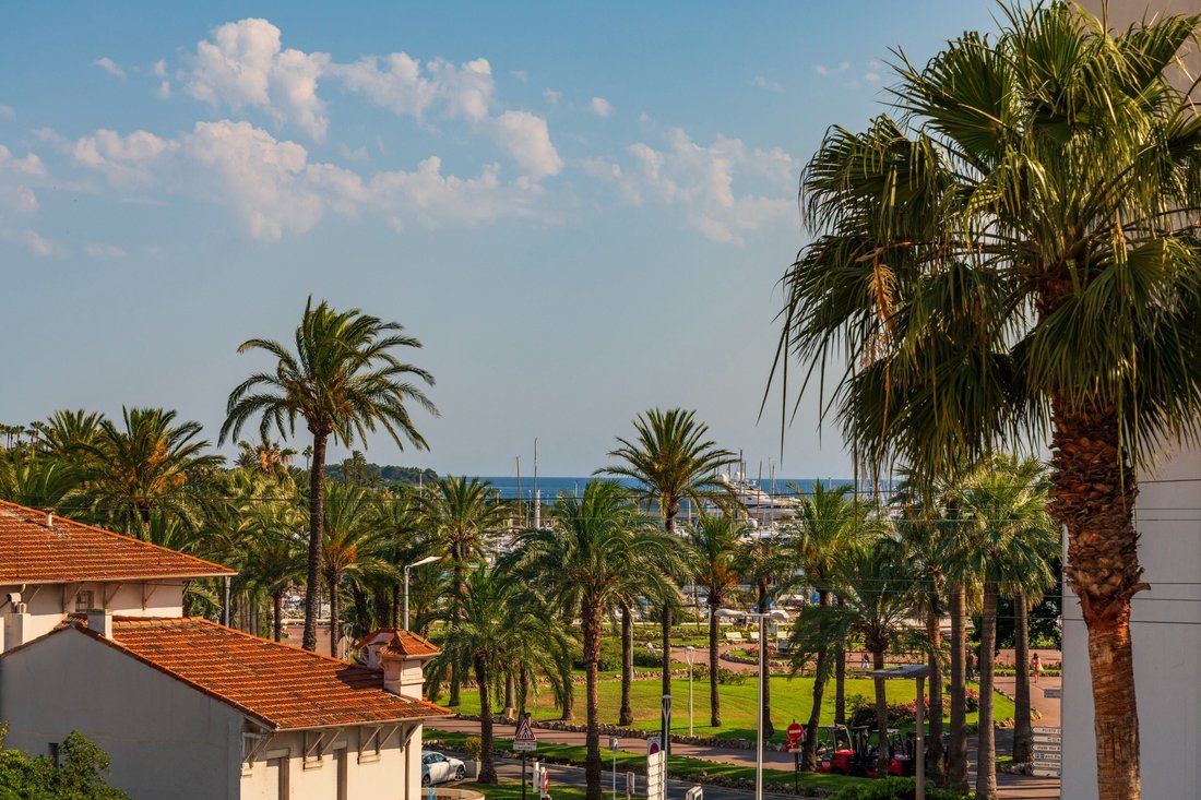 Apartment in Saint Nicolas, Cannes, France 1 - 18258367