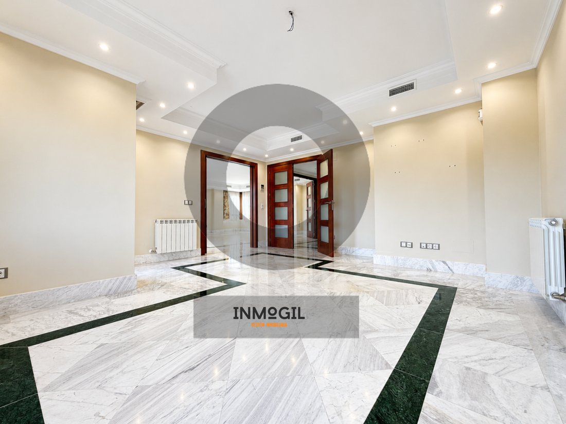 Villa in Somosaguas, Pozuelo de Alarcon, Comunidad de Madrid 4 - 18258693