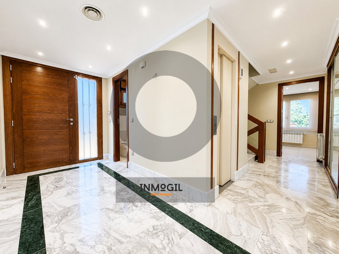 Villa in Somosaguas, Pozuelo de Alarcon, Comunidad de Madrid 2 - 18258693