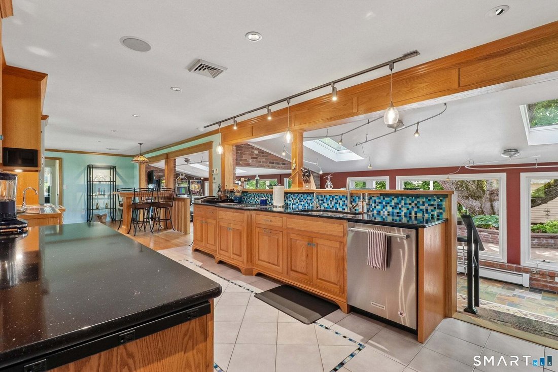 House in Cheshire, Connecticut, United States 4 - 18112092