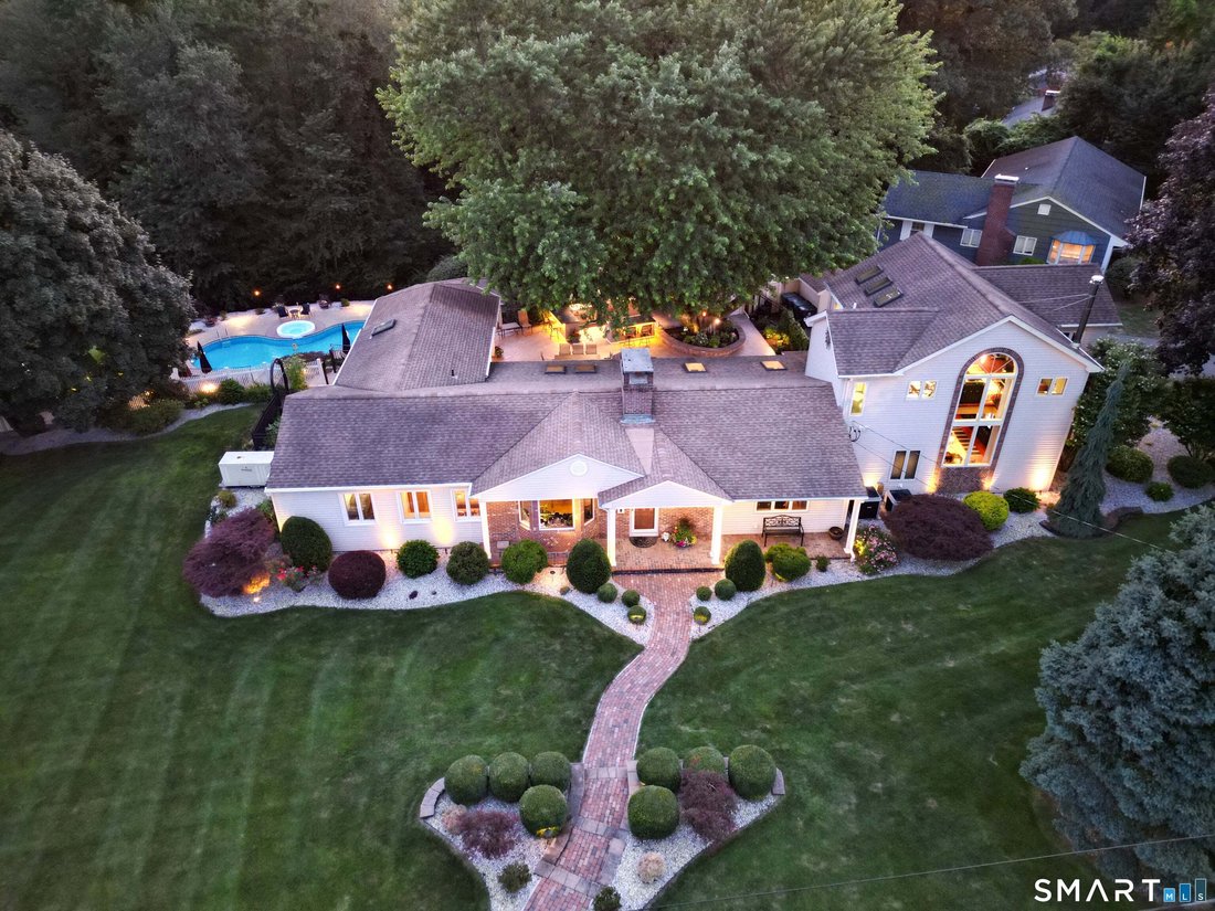 House in Cheshire, Connecticut, United States 1 - 18112092