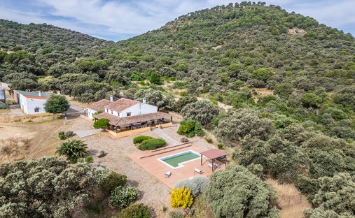 Finca a Villaviciosa de Córdoba, Andalusia, Spagna 1