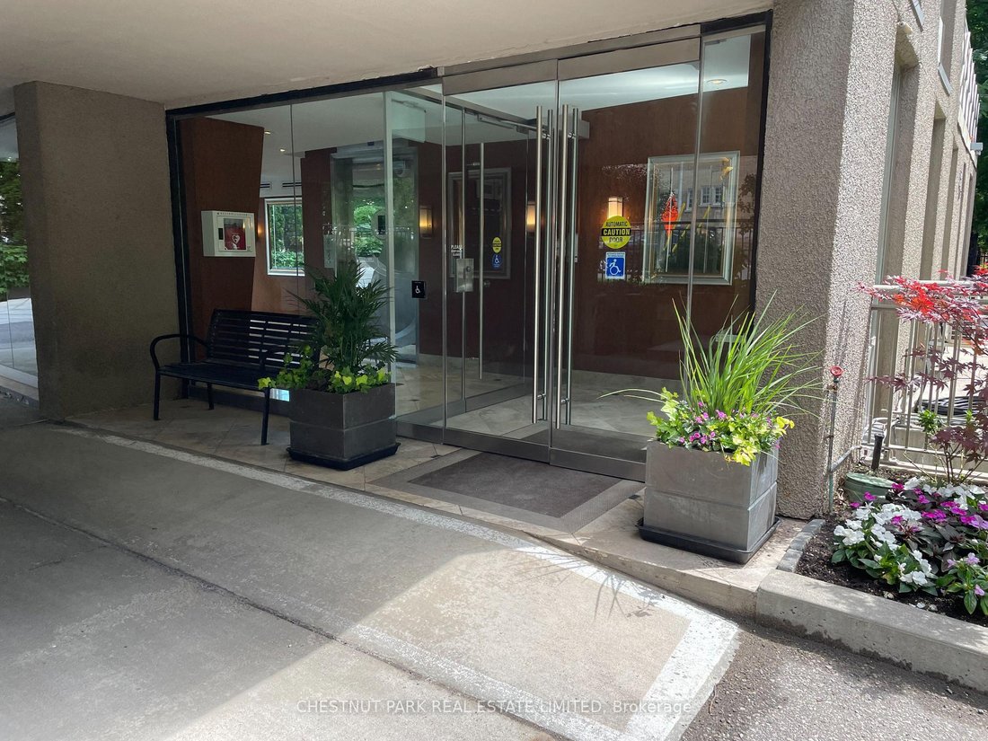 Apartment in Toronto, Ontario, Canada 2 - 18258606