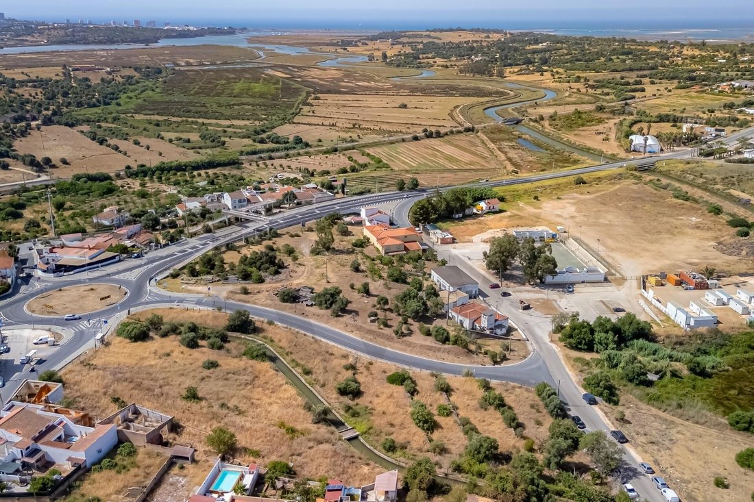 Land in Mexilhoeira Grande, Algarve, Portugal 1 - 18258636