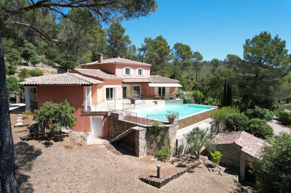 Villa in Correns, Provence-Alpes-Côte d'Azur, France 1 - 15976475