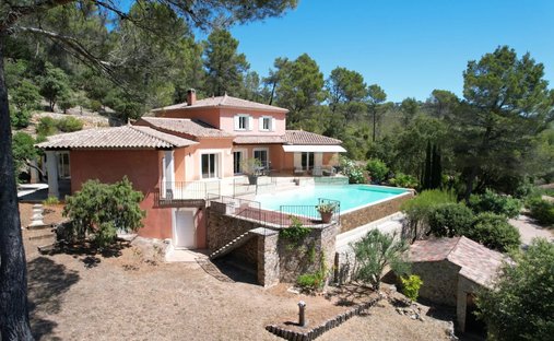 Villa in Correns, Provence-Alpes-Côte d'Azur, France 1