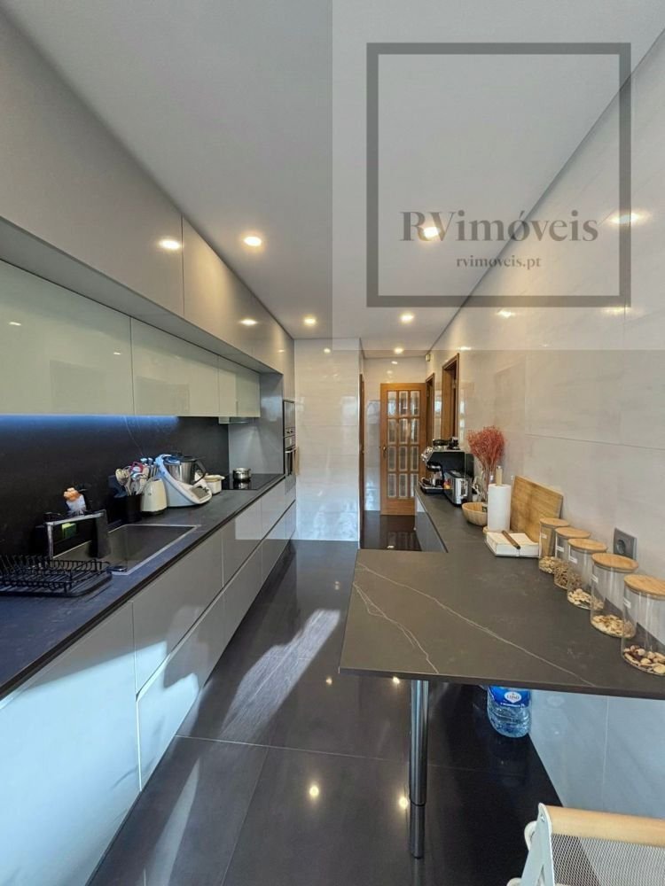 Apartment in Lordelo do Ouro e Massarelos, Porto District, Portugal 3 - 18197405