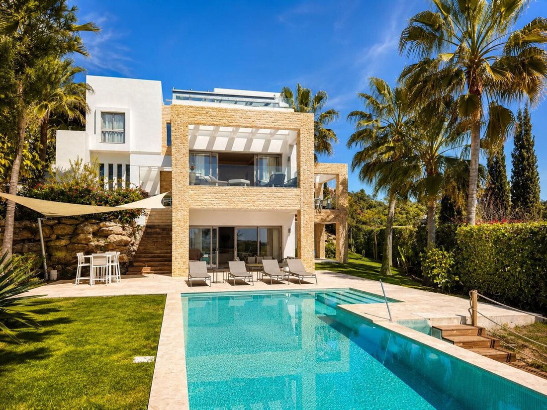Villa in El Paraíso, Benahavis, Spain 1 - 15147409