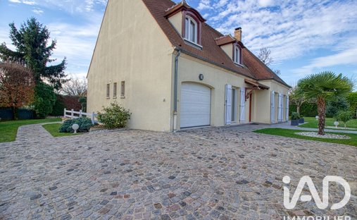 Casa en San Prix Centre, Saint-Prix, Francia 1