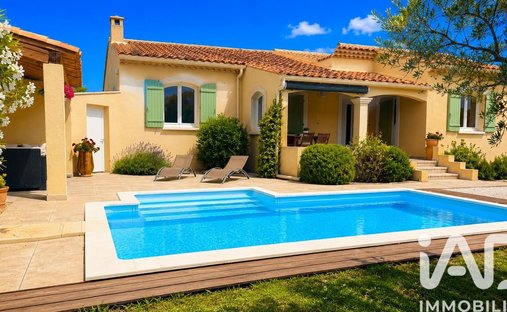 House in Saint-Saturnin-lès-Avignon, Provence-Alpes-Côte d'Azur, France 1