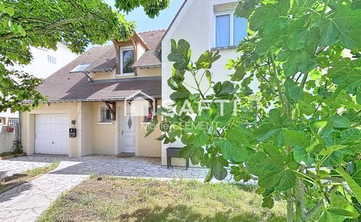 House in Bercheres Nord, Pontault-Combault, France 1