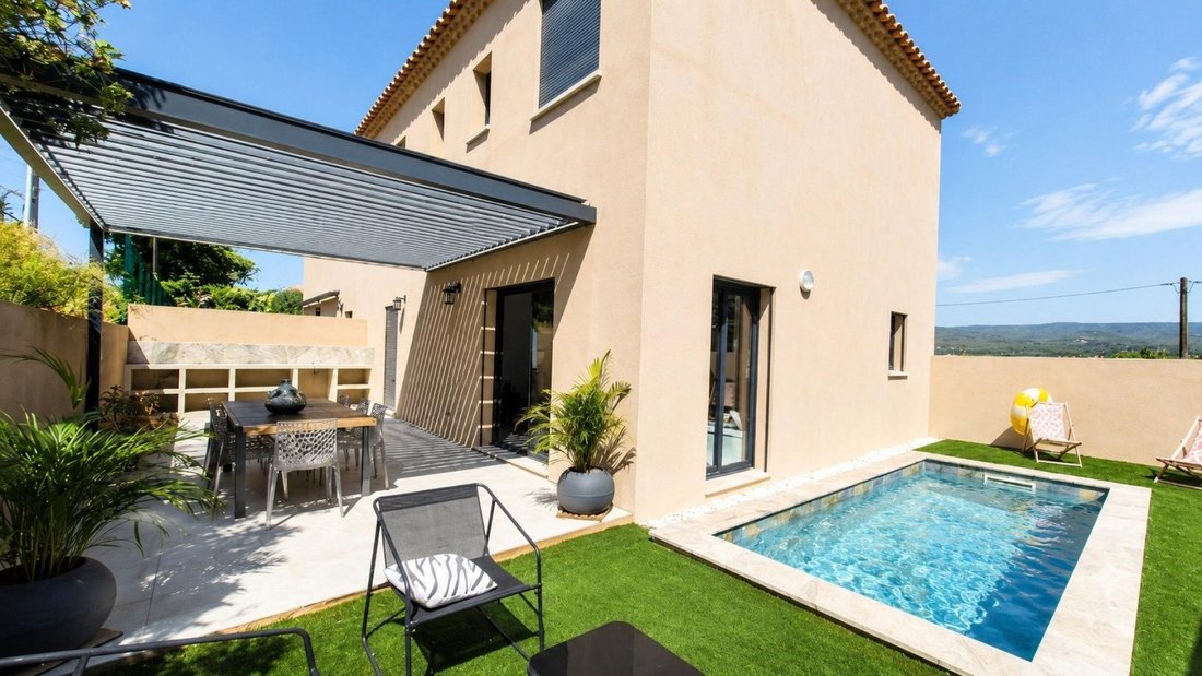House in Saint-Cyr-sur-Mer, Provence-Alpes-Côte d'Azur, France 1 - 18259674