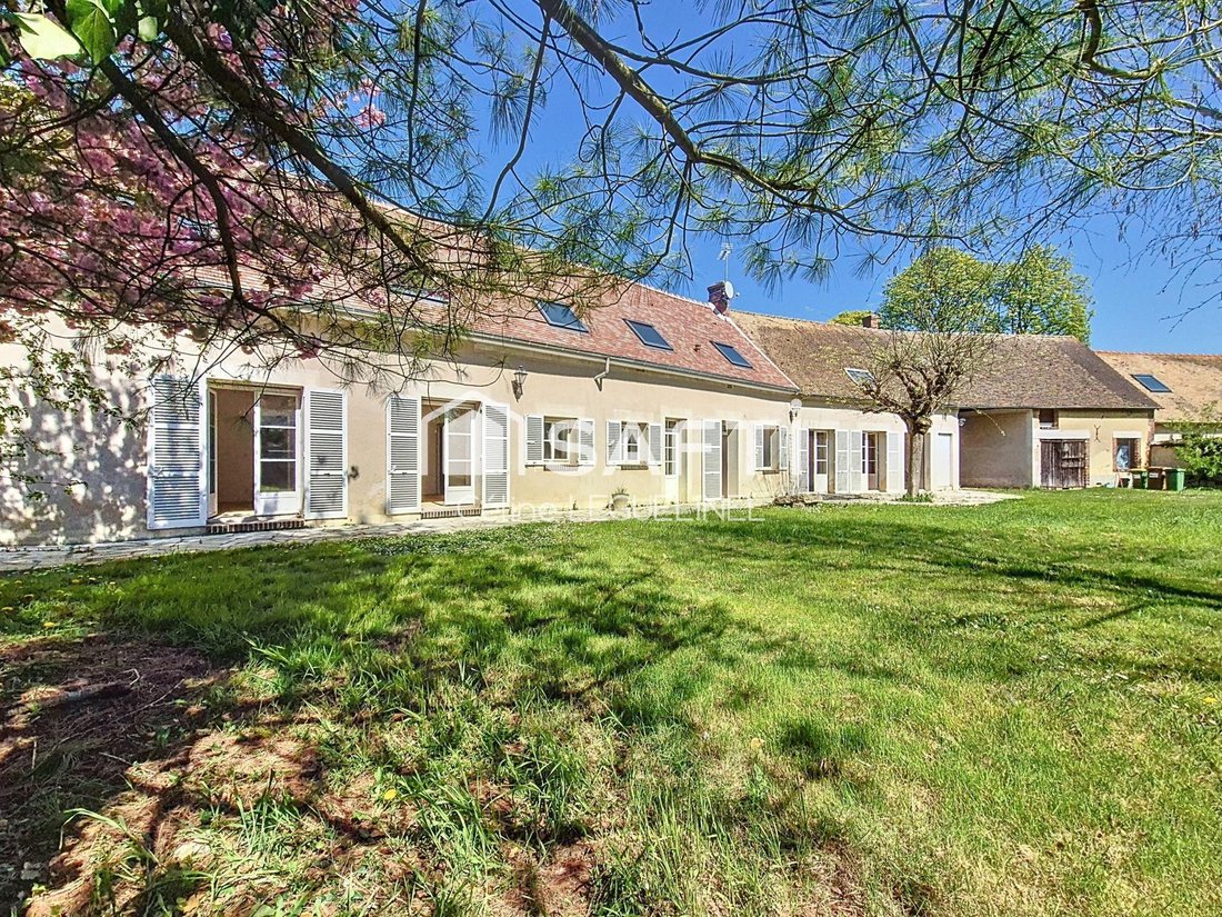 House in Houdan, Ile-de-France, France 2 - 18259618