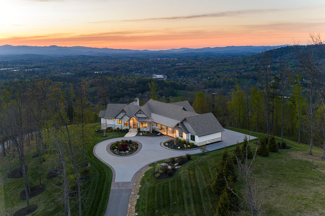 House in Weaverville, North Carolina, United States 3 - 18259349