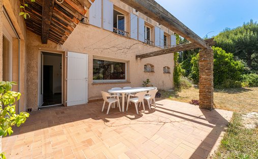 Villa in Est Reganat Destral, Carry-le-Rouet, France 1