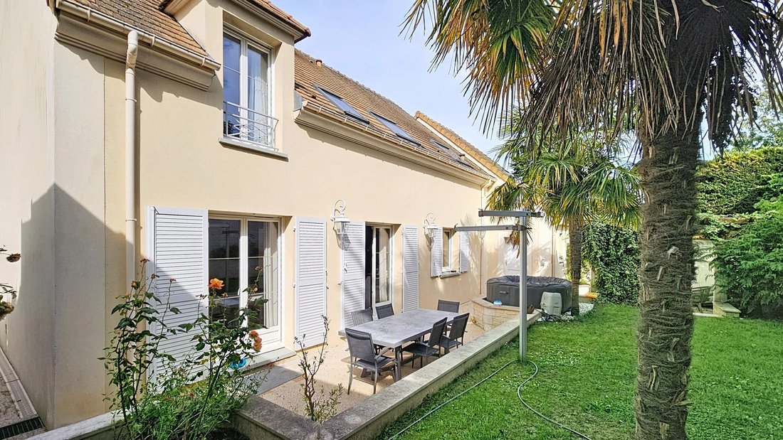 House in La Ville-du-Bois, Ile-de-France, France 1 - 18259708