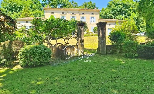 House in Saint-Mariens, Nouvelle-Aquitaine, France 1