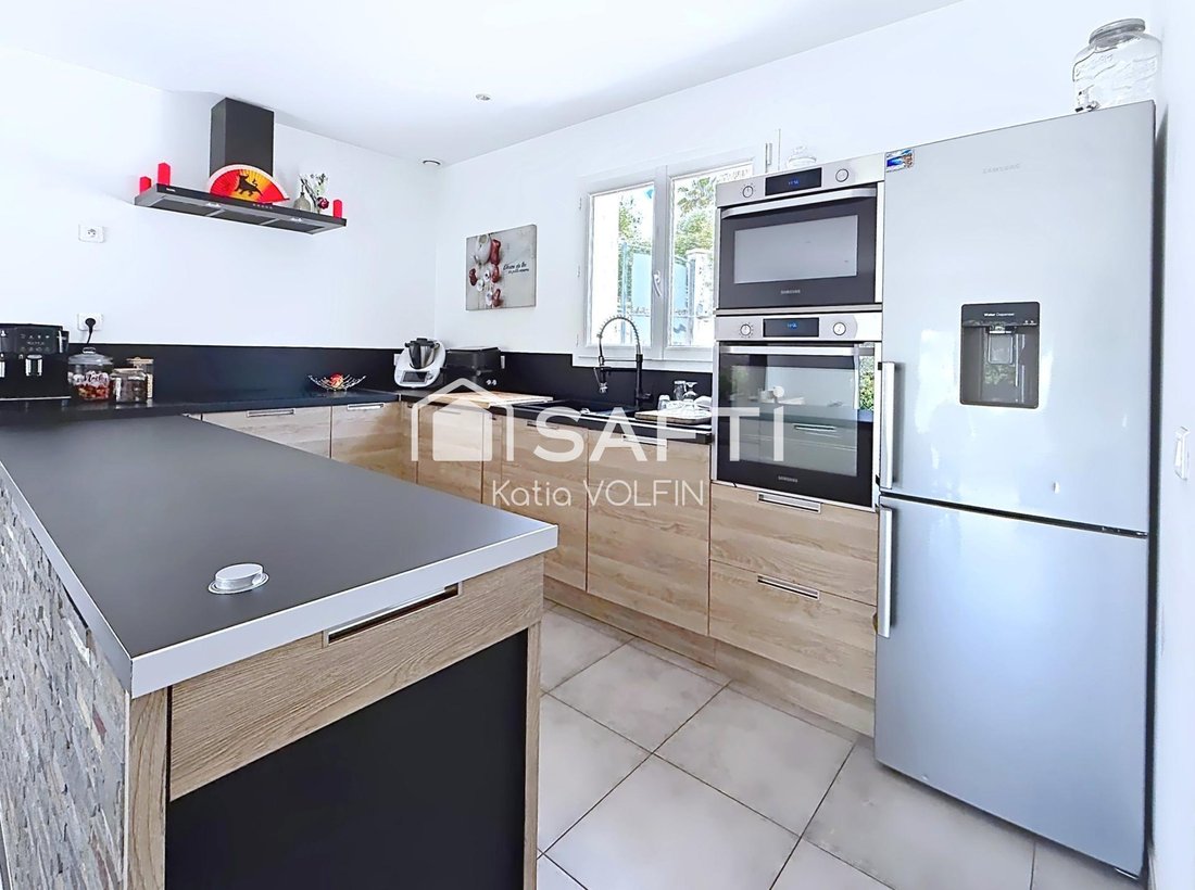 House in Les Freres-Les Cancades-Les Ginestes, Le Beausset, France 4 - 18259575