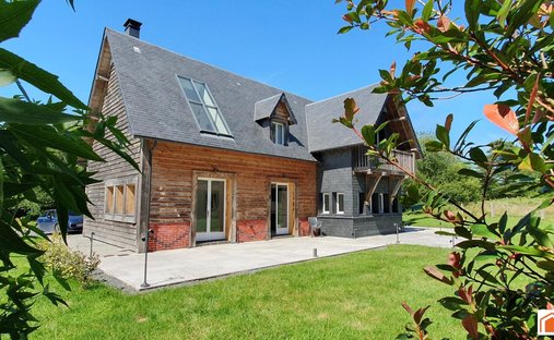 House in Pont-l'Évêque, Normandy, France 1