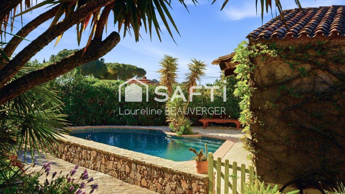 House in Centre Ville, Carqueiranne, France 2 - 17763762
