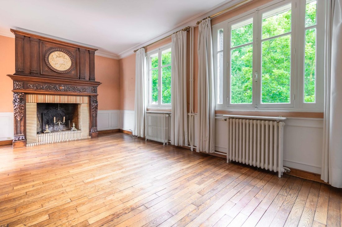 House in Domaine National du Château, Versailles, France 2 - 18169423
