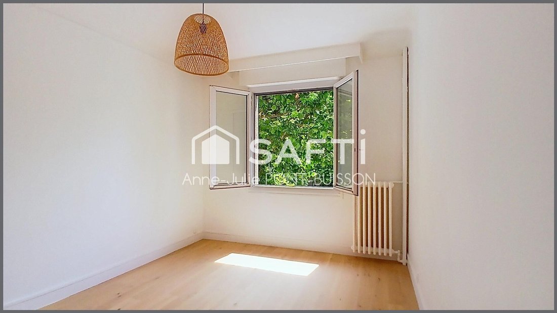Apartment in Hôtel de Ville, Courbevoie, France 5 - 18259621