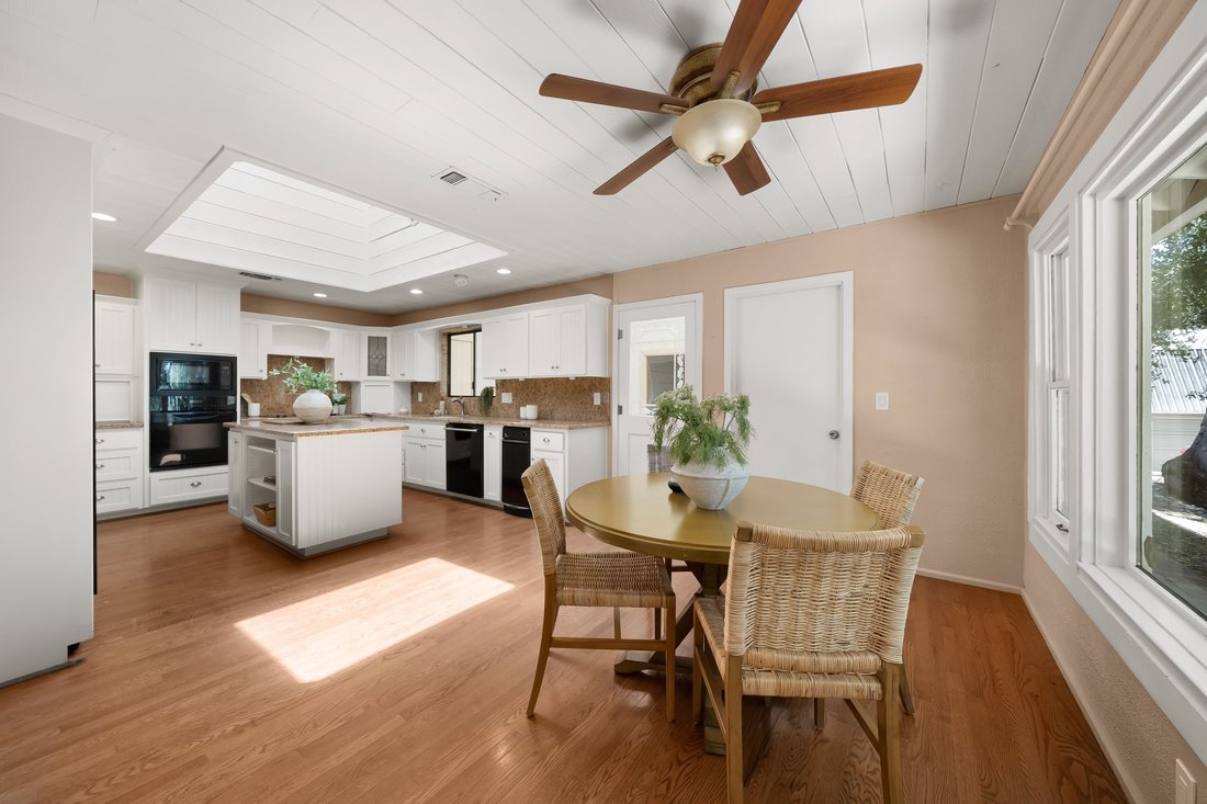 Atascadero, California, United States 3 - 18259345