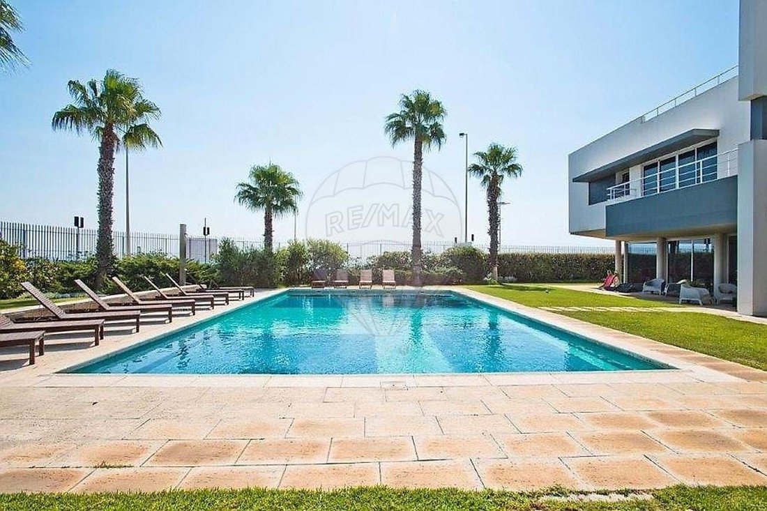 Villa in Carcavelos e Parede, Lisbon, Portugal 1 - 16696278