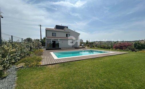 Villa in Quarteira, Algarve, Portugal 1