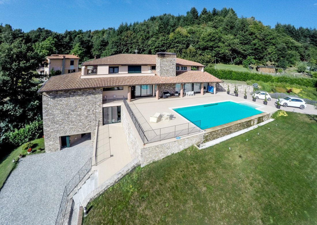 Villa in Piazza al Serchio, Tuscany, Italy 1 - 18259574