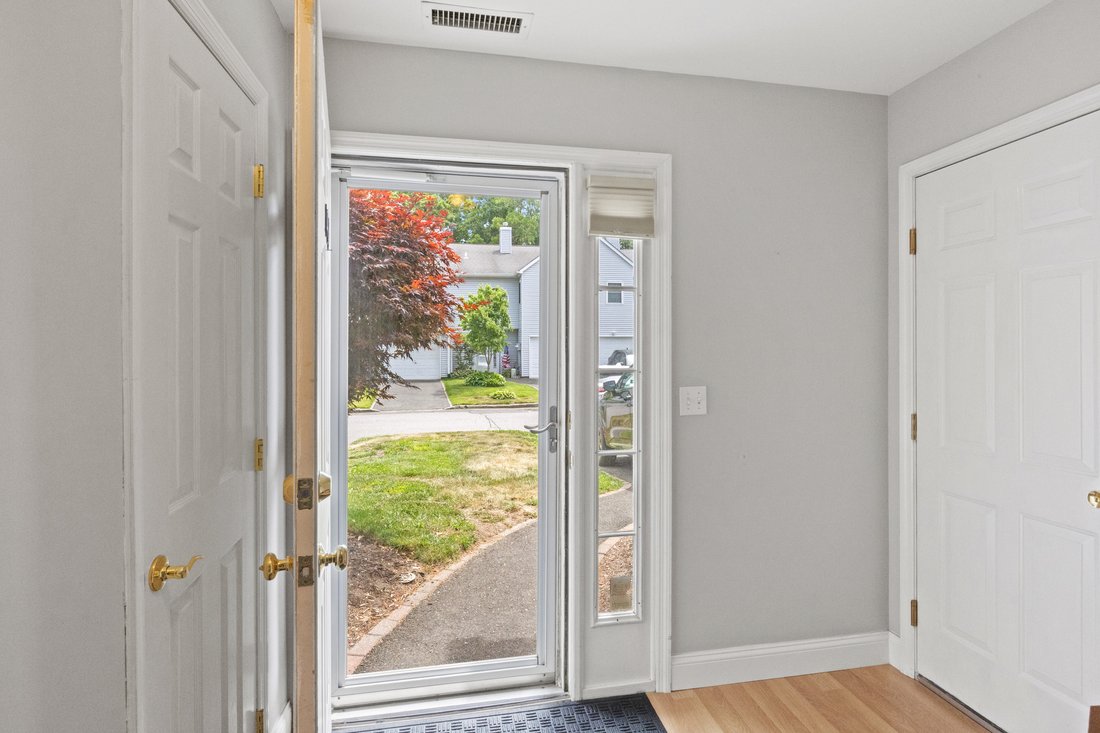 Condo in Port Jefferson Station, New York, United States 2 - 18249731