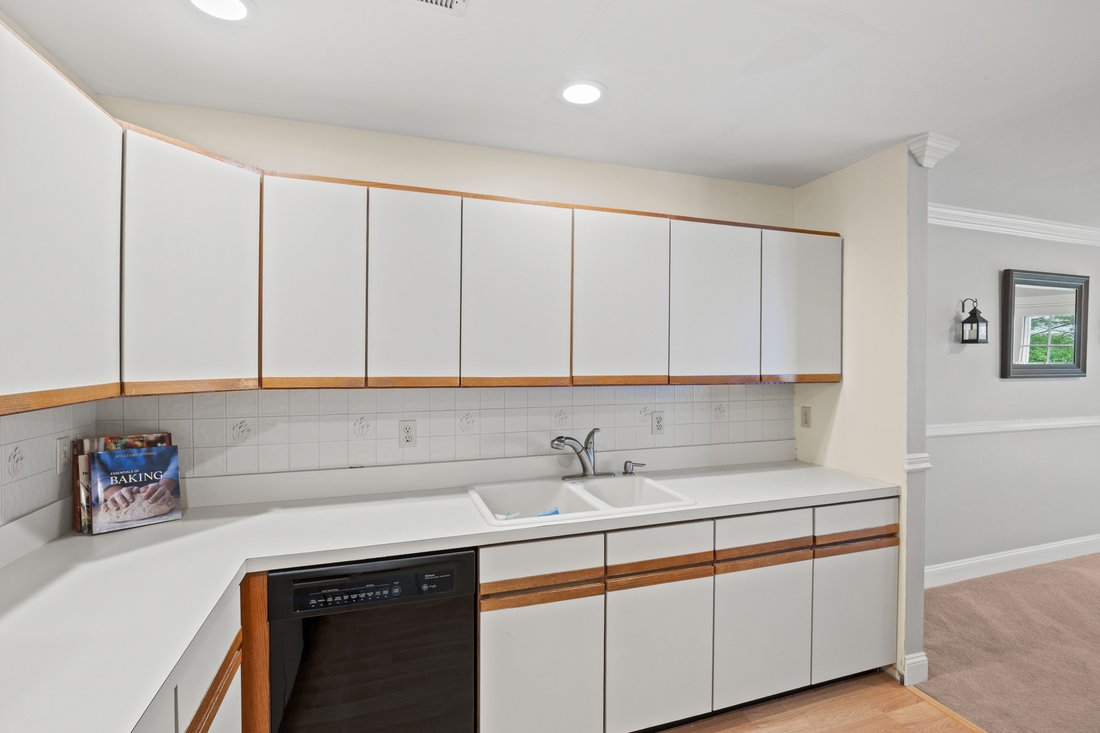 Condo in Port Jefferson Station, New York, United States 3 - 18249731