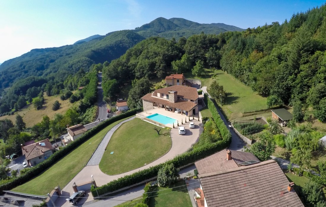 Villa in Piazza al Serchio, Tuscany, Italy 2 - 18259574