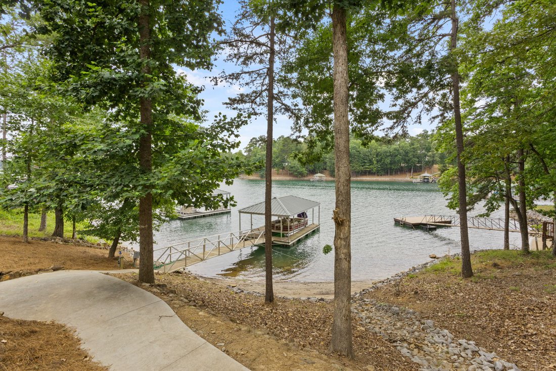Seneca, South Carolina, United States 4 - 18259686