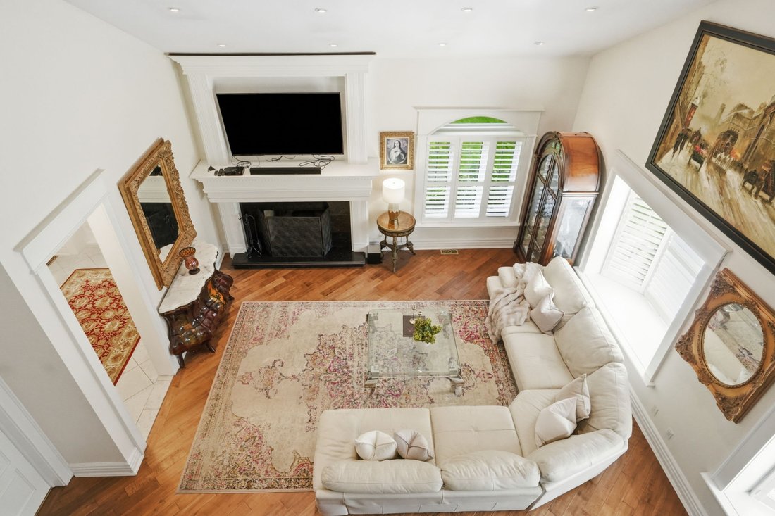House in Mississauga, Ontario, Canada 5 - 18259736