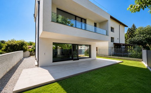 House in Lozen, Sofia City Province, Bulgaria 1