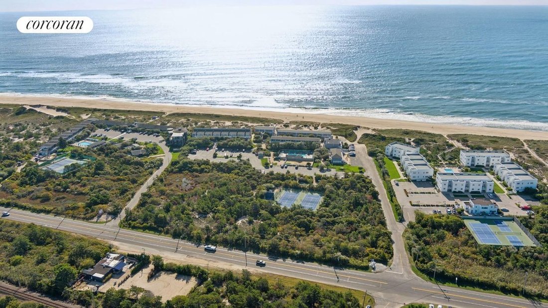 Co Op in Amagansett, New York, United States 2 - 16279597