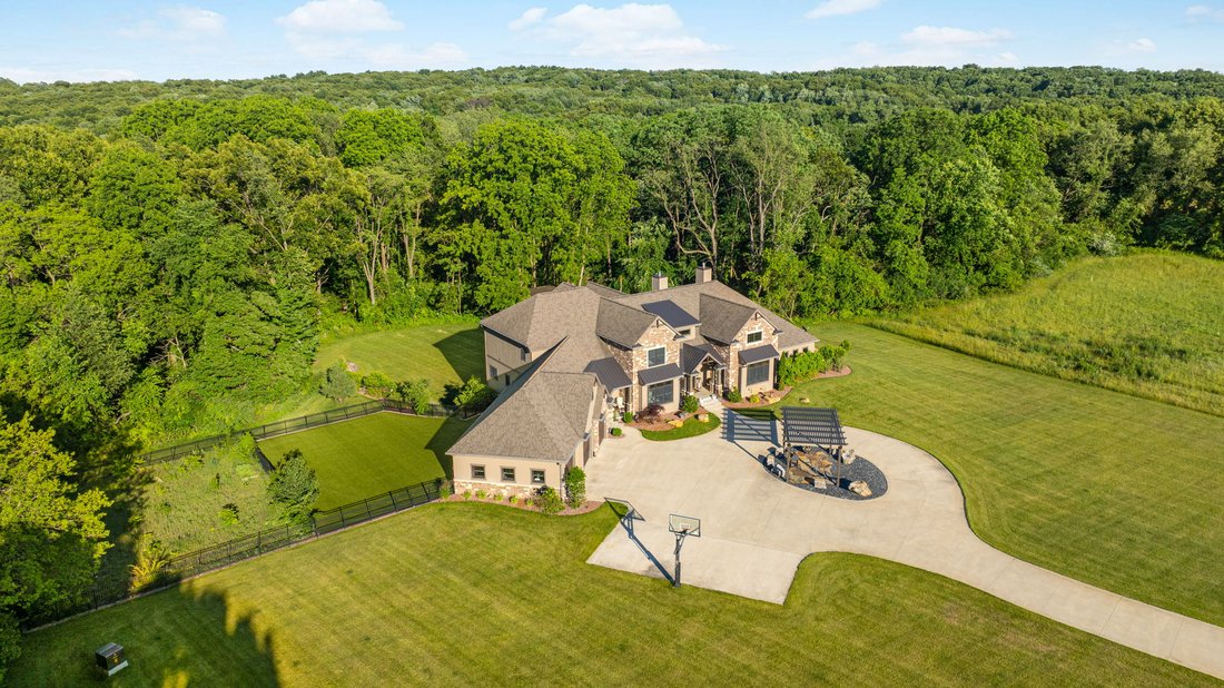 House in Middlebury, Indiana, United States 3 - 17754497