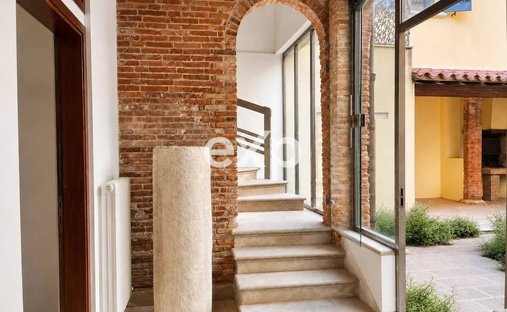House in Historic Center, Chioggia, Veneto 1